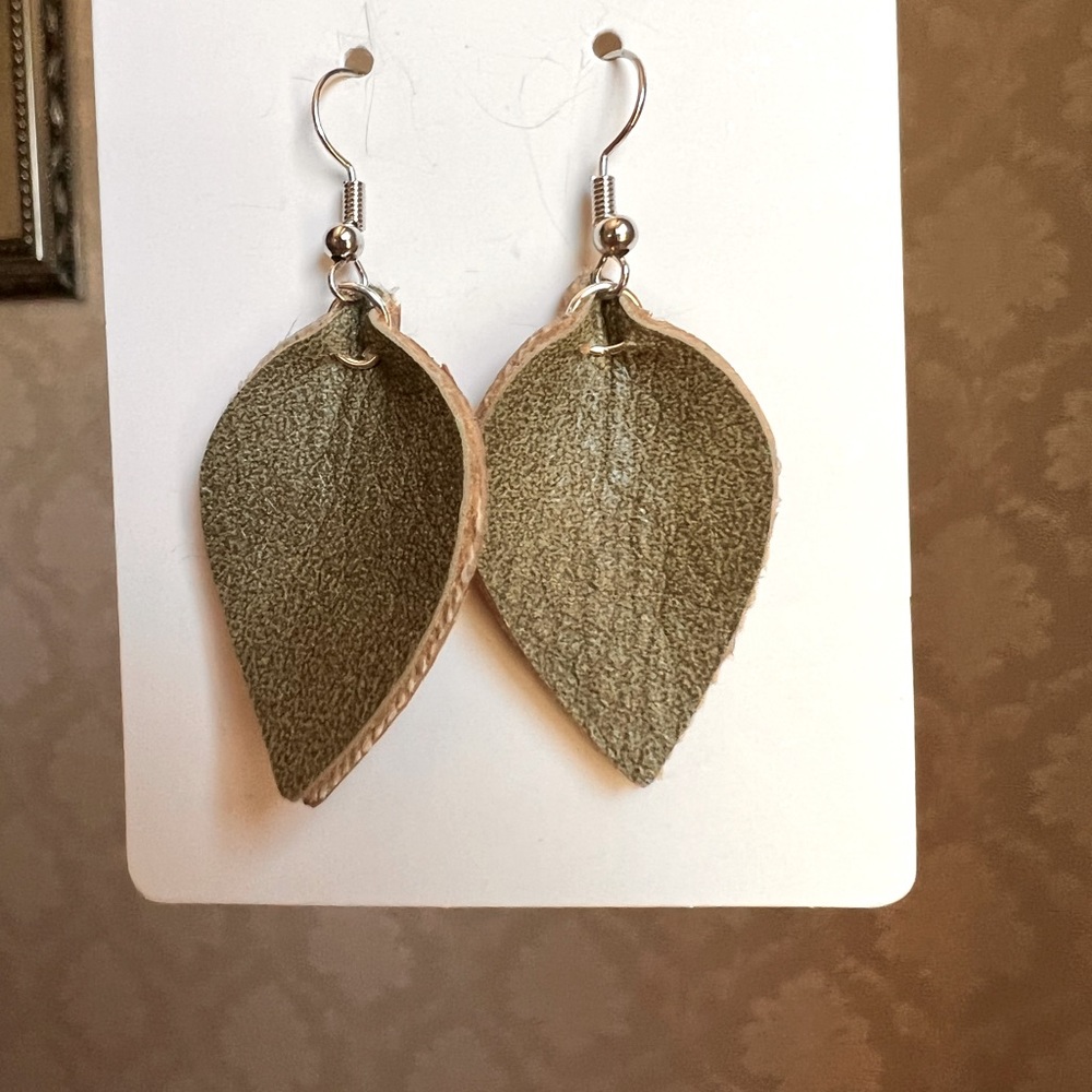 💎Buy 2 Save 10% 💎 Handmade faux leather earrings Olive green and cork